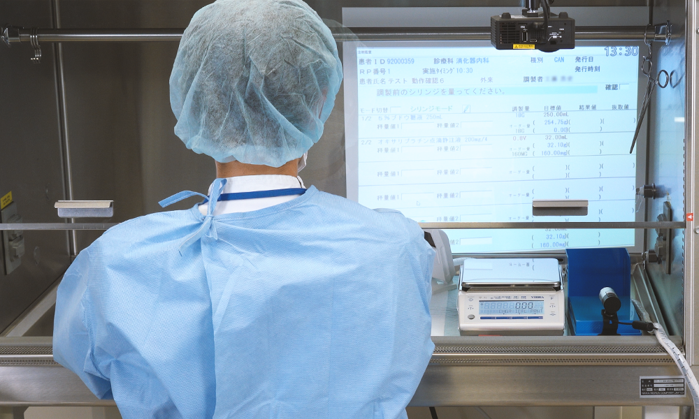 注射薬混注鑑査システム AddDis 注射薬混注鑑査の様子
