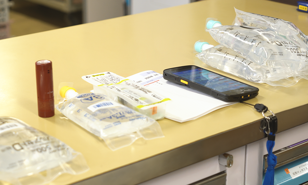 最終鑑査支援システム F-AUDIT 薬品と機器端末