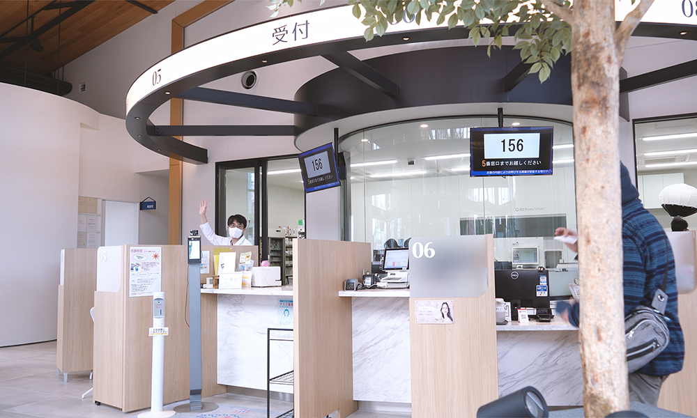アイケイ薬局 矢中店の受付の様子